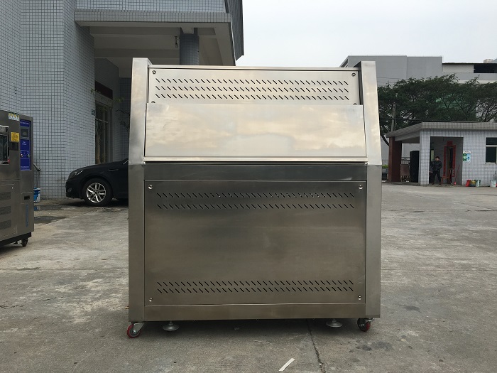 紫外光加速耐氣候試驗(yàn)箱的背面